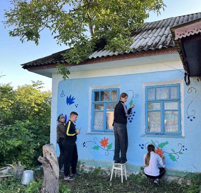 Особливо дітей, як майбутнє покоління, знайомлять з тими традиційними ремеслами, які були притаманні нашому регіону Особливо дітей, як майбутнє покоління, знайомлять з тими традиційними ремеслами, які були притаманні нашому регіону