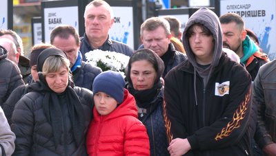 Трьох вважали зниклими безвісти: із загиблими військовими попрощалися у Рівному Трьох вважали зниклими безвісти: із загиблими військовими попрощалися у Рівному