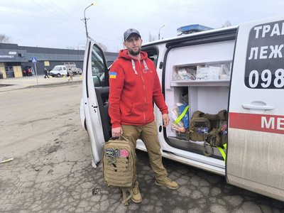 Подвійний удар РФ по Кривому Рогу: як парамедик та працівник ДСНС надавали людям домедичну допомогу між атаками Подвійний удар РФ по Кривому Рогу: як парамедик та працівник ДСНС надавали людям домедичну допомогу між атаками