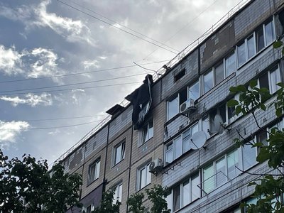 Понівечило покрівлю, автобусну зупинку, є відключення світла. Які наслідки негоди у Кривому Розі Понівечило покрівлю, автобусну зупинку, є відключення світла. Які наслідки негоди у Кривому Розі