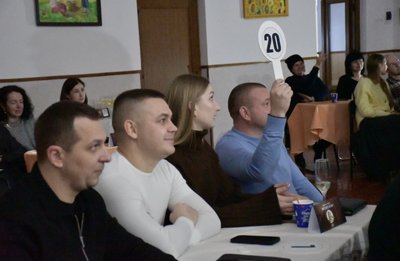 62 тисячі гривень для ЗСУ зібрали на благодійному аукціоні у Кролевці на Сумщині 62 тисячі гривень для ЗСУ зібрали на благодійному аукціоні у Кролевці на Сумщині