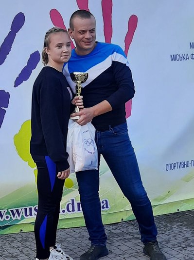 "Люди кричали, щоб їх хтось вбив". Історія маріупольки, яка вижила під завалами та чекає чоловіка з російського полону "Люди кричали, щоб їх хтось вбив". Історія маріупольки, яка вижила під завалами та чекає чоловіка з російського полону