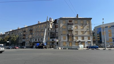 Будинок навпроти автовокзалу, в який 22 червня поцілили росіяни, Харків Будинок навпроти автовокзалу, в який 22 червня поцілили росіяни, Харків