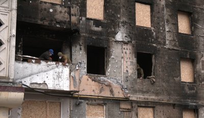 У Тернополі волонтери з Латинської Америки допомагають жителям, які втратили домівки після обстрілу РФ У Тернополі волонтери з Латинської Америки допомагають жителям, які втратили домівки після обстрілу РФ