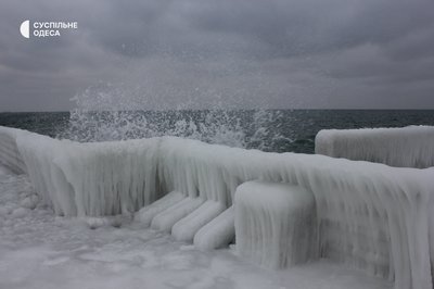Крижаний берег Чорного моря: який вигляд має Ланжерон після морозів
