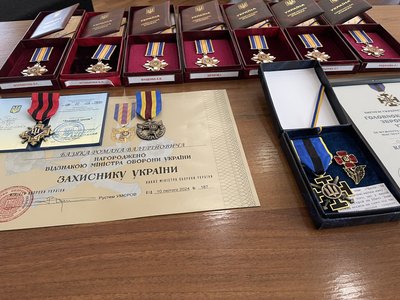 Захисників із Черкащини посмертно нагородили орденами та відзнаками Захисників із Черкащини посмертно нагородили орденами та відзнаками