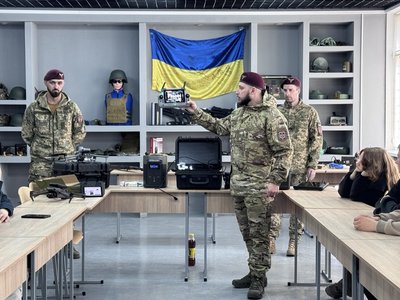 Обстріли, автобуси до кладовищ, штучні квіти. Головні новини Дніпра та області 18 квітня Обстріли, автобуси до кладовищ, штучні квіти. Головні новини Дніпра та області 18 квітня