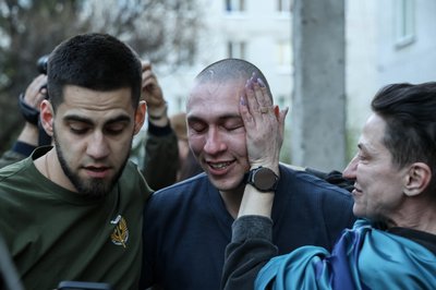 Україна та Росія провели найбільший обмін полоненими Україна та Росія провели найбільший обмін полоненими