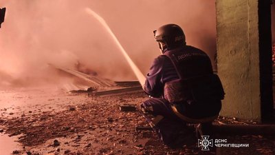 В ніч на 9 листопада армія РФ атакувала безпілотниками підприємство у Корюківці на Чернігівщині В ніч на 9 листопада армія РФ атакувала безпілотниками підприємство у Корюківці на Чернігівщині