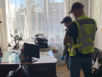 Медика глухівської лікарні підозрюють в отриманні хабара за оформлення довідки ВЛК Медика глухівської лікарні підозрюють в отриманні хабара за оформлення довідки ВЛК