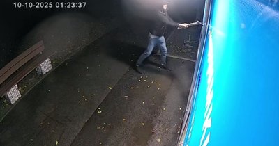 У Харкові чоловік з сокирою напав на безплатний водомат У Харкові чоловік з сокирою напав на безплатний водомат