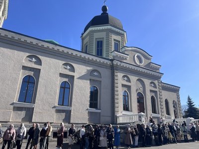 Понад 200 парафіян зібралися біля храму для освячення вербового гілля