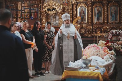 У Лозовій попрощались з 10-річною Вікторією Кравченко У Лозовій попрощались з 10-річною Вікторією Кравченко