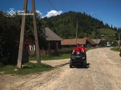 Гірські рятувальники евакуювали дівчину за допомогою квадроцикла Гірські рятувальники евакуювали дівчину за допомогою квадроцикла