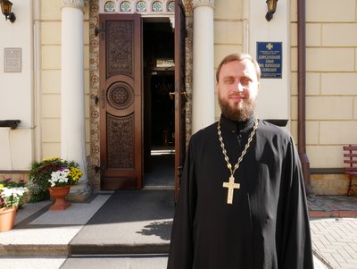 “Я б не перейшов
без підтримки сімʼї”: інтерв'ю зі священником з Буковини Василем Левченком “Я б не перейшов
без підтримки сімʼї”: інтерв'ю зі священником з Буковини Василем Левченком