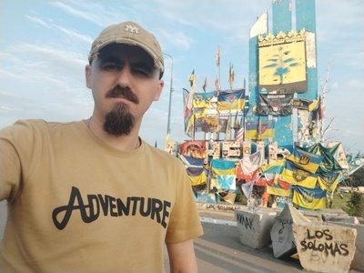 біля стели Донецької області, андрій ревун біля стели Донецької області, андрій ревун