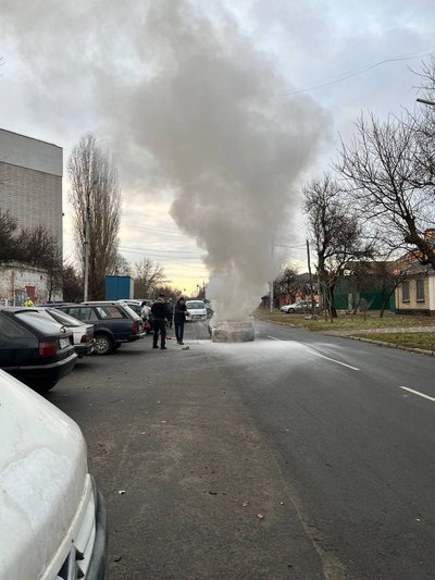 "Ми їхали з дитиною в дитсадок": у Черкасах під час руху спалахнув легковик "Ми їхали з дитиною в дитсадок": у Черкасах під час руху спалахнув легковик