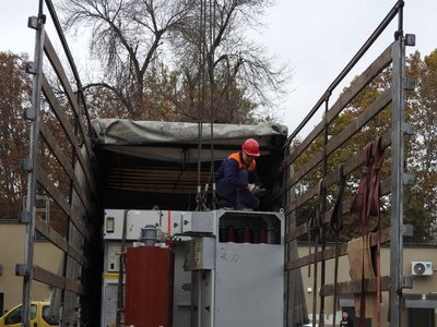 Одеса отримала резервне енергетичне обладнання потужністю 750 кВт для роботи під час блекаутів Одеса отримала резервне енергетичне обладнання потужністю 750 кВт для роботи під час блекаутів