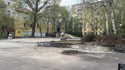 "Я дружину обійняв просто і застигли". Наслідки атаки на середмістя Дніпра "Я дружину обійняв просто і застигли". Наслідки атаки на середмістя Дніпра