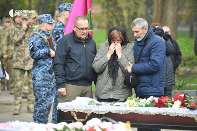 В Одесі попрощалися із загиблими внаслідок атаки РФ жінками та дитиною В Одесі попрощалися із загиблими внаслідок атаки РФ жінками та дитиною