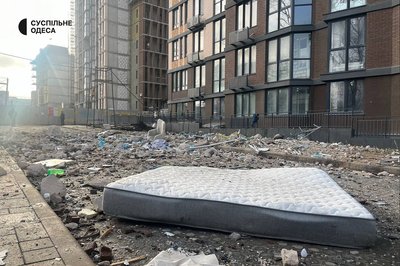 Армія РФ двома хвилями дронів атакувала Одесу: є влучання, шість поранених та пошкоджені будинки Армія РФ двома хвилями дронів атакувала Одесу: є влучання, шість поранених та пошкоджені будинки