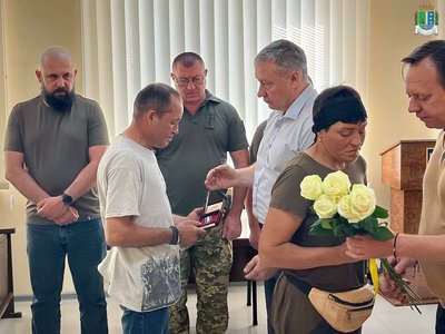 На Одещині рідним чотирьох загиблих військовослужбовців вручили посмертні нагороди На Одещині рідним чотирьох загиблих військовослужбовців вручили посмертні нагороди