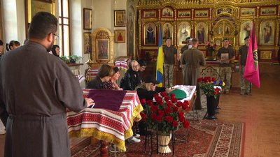 У Свято-Георгіївському храмі попрощалися із воїном Павлом Лєбєдєвим У Свято-Георгіївському храмі попрощалися із воїном Павлом Лєбєдєвим