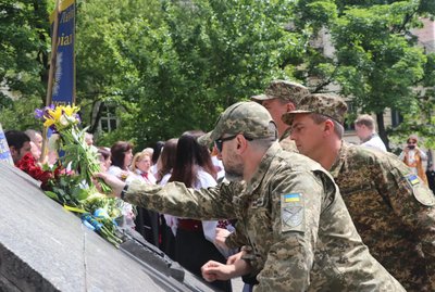 Покладання квітів до пам’ятника Жертвам комуністичних злочинів Покладання квітів до пам’ятника Жертвам комуністичних злочинів