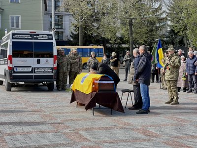 З 40-річним військовим Володимиром Бірулею попрощалися у Рівному З 40-річним військовим Володимиром Бірулею попрощалися у Рівному