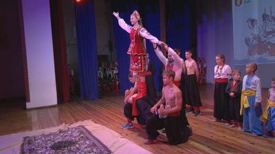 На благодійне мистецьке дійство "Козацький Battle" у Луцьку прийшли пів тисячі людей На благодійне мистецьке дійство "Козацький Battle" у Луцьку прийшли пів тисячі людей