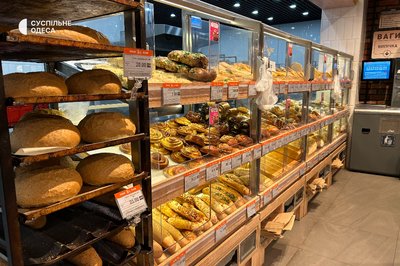 "Люди бояться, що не буде продуктів": чи є ажіотаж у магазинах Ізмаїла після перекриття траси Одеса-Рені через атаку РФ "Люди бояться, що не буде продуктів": чи є ажіотаж у магазинах Ізмаїла після перекриття траси Одеса-Рені через атаку РФ