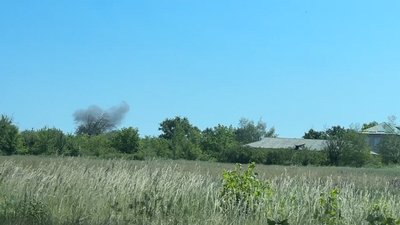 Дим над полем у селі Рубці Лиманська громада Донецька область 6 червня 2025 рік Дим над полем у селі Рубці Лиманська громада Донецька область 6 червня 2025 рік