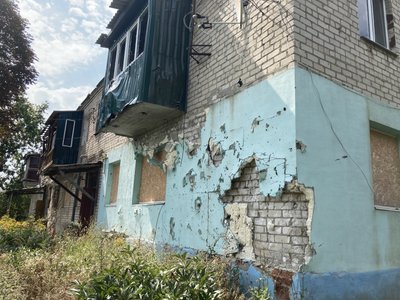 16 родин у Лісному під Харковом лишились без житла через війну: чому не відновлюють їхній будинок 16 родин у Лісному під Харковом лишились без житла через війну: чому не відновлюють їхній будинок