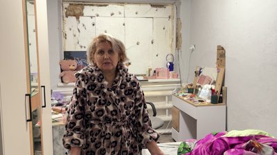 "Посікло стіни та стелю у дитячій". Очевидці про артобстріл Центрального району Херсона