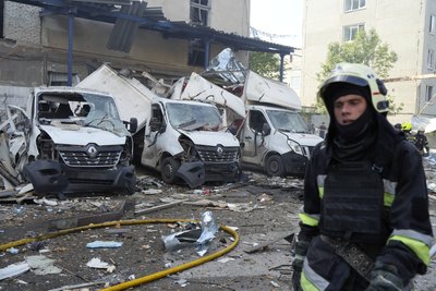 Наслідки авіаудару РФ по терміналу "Нової пошти" у Харкові Наслідки авіаудару РФ по терміналу "Нової пошти" у Харкові