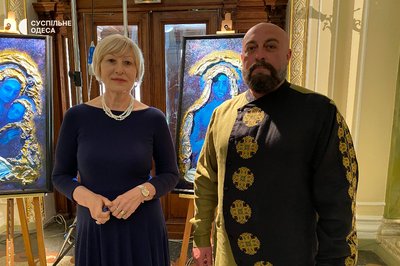 В Одесі презентували аудіовізуальний проєкт "Осяяння душі" митця Олександра Родіна В Одесі презентували аудіовізуальний проєкт "Осяяння душі" митця Олександра Родіна