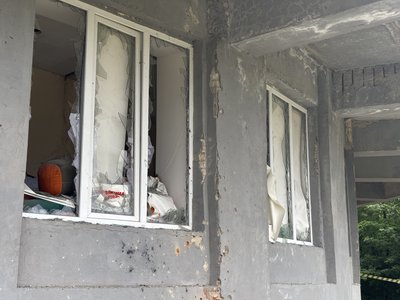Багатоповерхівка та Палац дітей: наслідки російської атаки на Суми Багатоповерхівка та Палац дітей: наслідки російської атаки на Суми
