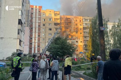 У Києві на Святошині після атаки РФ під руїнами залишаються люди: що розповіли місцеві про влучання