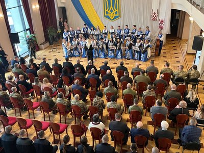 "Не пошкодувала про своє рішення": у Черкасах відбувся захід до Дня Соборності України "Не пошкодувала про своє рішення": у Черкасах відбувся захід до Дня Соборності України