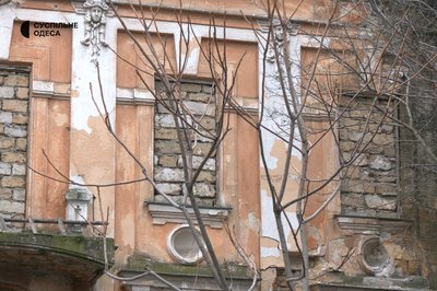 В Одесі обвалилася стіна колишнього пологового будинку, будівля якого пам'ятка архітектури В Одесі обвалилася стіна колишнього пологового будинку, будівля якого пам'ятка архітектури