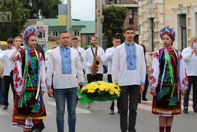 Вишивана хода та відзначення волонтерів: на Черкащині відбулися урочистості до Дня Незалежності Вишивана хода та відзначення волонтерів: на Черкащині відбулися урочистості до Дня Незалежності