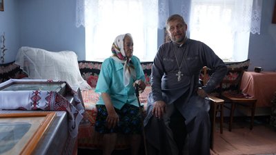 Понад 80 років берегла святиню: жителька Вінниччини передасть врятовану ікону майбутньому храму Понад 80 років берегла святиню: жителька Вінниччини передасть врятовану ікону майбутньому храму