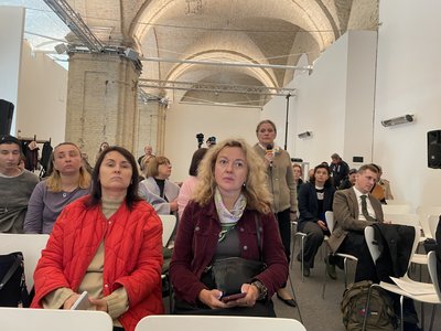 "Херсонщина на фронтирі: степ, ріка, фортеця". На конференції у Мистецькому арсеналі говорили про майбутнє півдня "Херсонщина на фронтирі: степ, ріка, фортеця". На конференції у Мистецькому арсеналі говорили про майбутнє півдня