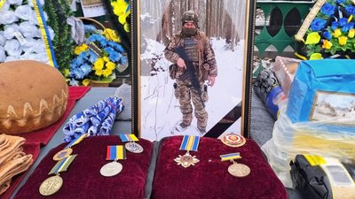 У Кропивницькому попрощались із пʼятьма бійцями У Кропивницькому попрощались із пʼятьма бійцями