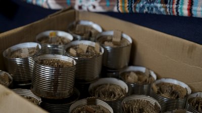 Буржуйки для військових із використаних "Ураганів": як волонтерить подружжя із Чернігівщини