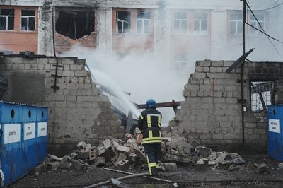 Підприємство у Харкові атакували "Герань-2", рятувальники усувають наслідки атаки, 31 березня 2025 року Підприємство у Харкові атакували "Герань-2", рятувальники усувають наслідки атаки, 31 березня 2025 року