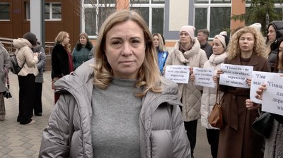 Батьки першої міської гімназії в Черкасах вимагають припинити перевірки у школі Батьки першої міської гімназії в Черкасах вимагають припинити перевірки у школі