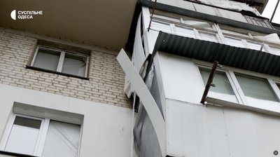 Без світла, з тріщинами і вибитими вікнами: як жителі Пересипу оговтуються після атаки РФ Без світла, з тріщинами і вибитими вікнами: як жителі Пересипу оговтуються після атаки РФ