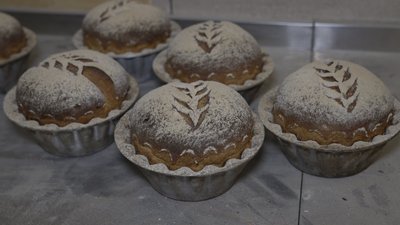 Зерно мелють кам’яні жорна: на Вінниччині працює крафтова пекарня