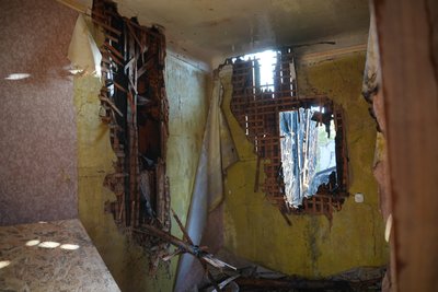 Російський БпЛА влучив у багатоквартирний будинок в Сумах Російський БпЛА влучив у багатоквартирний будинок в Сумах